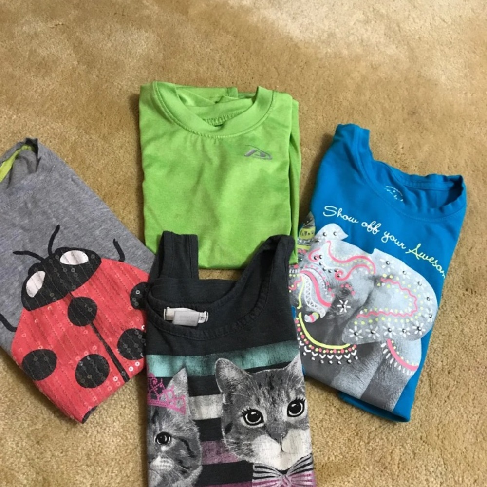 Girls t-shirt 6 to 8 years old